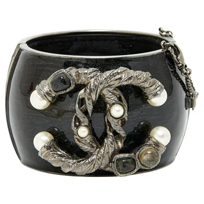 Pre-owned Chanel 2015 Metiers D Art Bracelet Cuff Cc Fancy Pearls And Dark Silver Metal In Multi