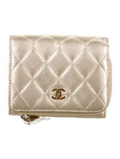 Pre-owned Chanel 2015-2016 Interlocking Cc Logo Wallet In Gold
