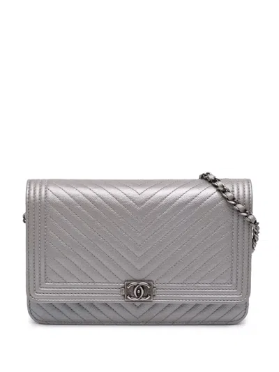Pre-owned Chanel 2016-2017 Chevron Metallic Caviar Boy Wallet On Chain Crossbody Bag In Silver
