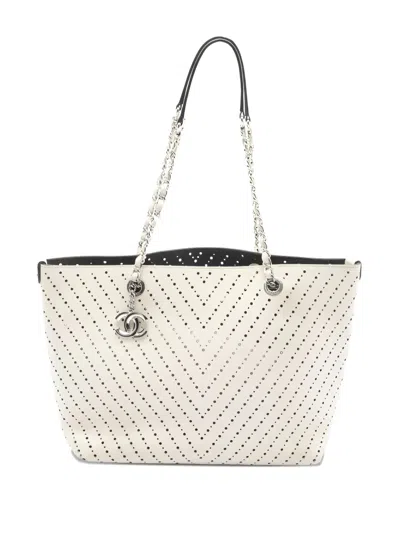 Pre-owned Chanel 2016-2017 Coco-mark Tote Bag In White