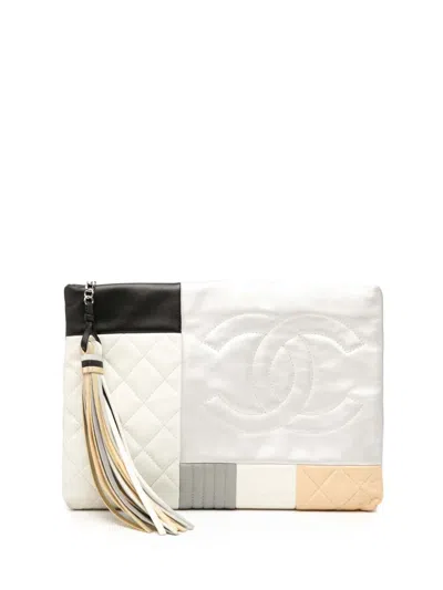 Pre-owned Chanel 2016-2017 Medium Lambskin Colorblock Patchwork O Case Clutch Bag In White