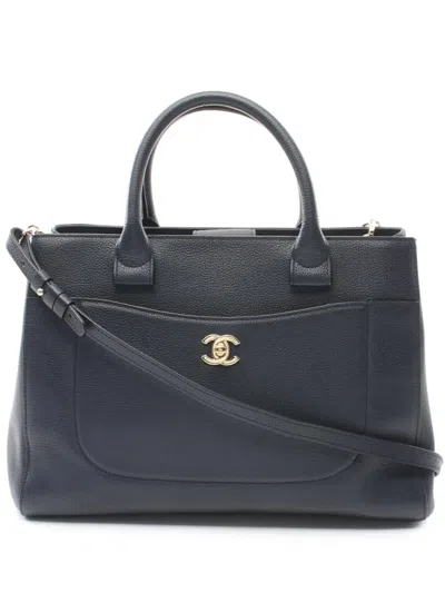 Pre-owned Chanel 2016-2017 Neo Executive Handbag In Blue