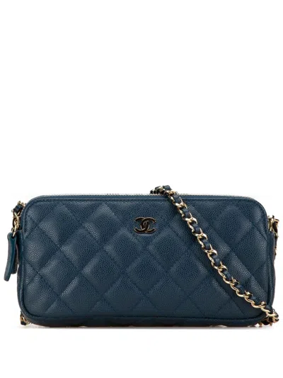 Pre-owned Chanel 2016-2017 Quilted Caviar Clutch With Chain Crossbody Bag In 蓝色