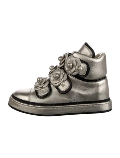 Pre-owned Chanel 2016 Interlocking Cc Logo Athletic Sneakers In Gold/metallic