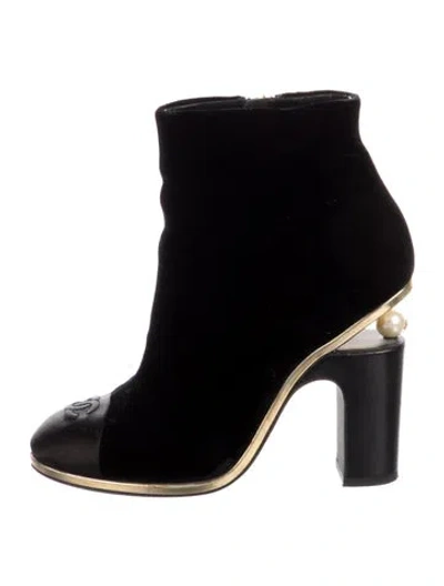 Pre-owned Chanel 2016 Interlocking Cc Logo Boots In Black