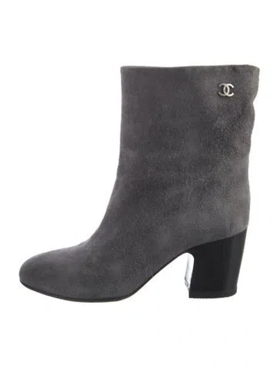 Pre-owned Chanel 2016 Interlocking Cc Logo Boots In Gray