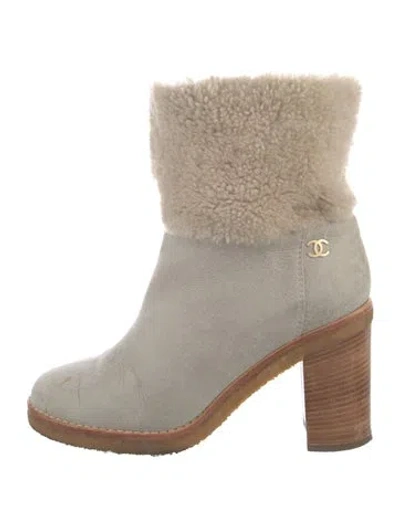 Pre-owned Chanel 2016 Interlocking Cc Logo Boots In Neutral
