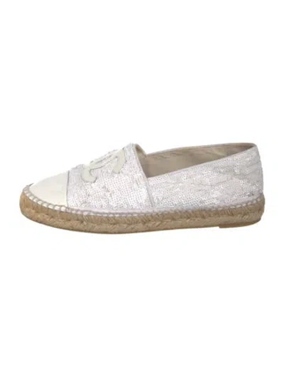 Pre-owned Chanel 2016 Interlocking Cc Logo Espadrilles In Metallic/white