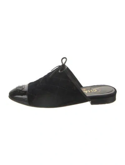 Pre-owned Chanel 2016 Interlocking Cc Logo Mules In Black