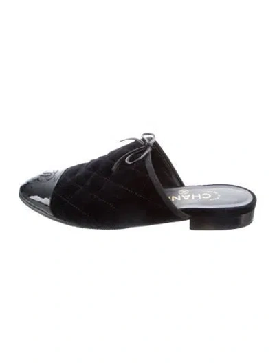 Pre-owned Chanel 2016 Interlocking Cc Logo Mules In Black