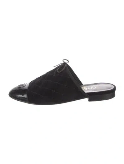 Pre-owned Chanel 2016 Interlocking Cc Logo Mules In Black