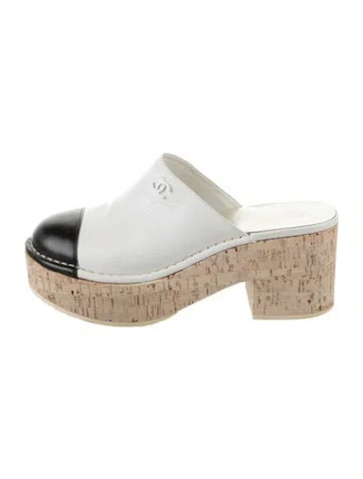 Pre-owned Chanel 2016 Interlocking Cc Logo Mules In White