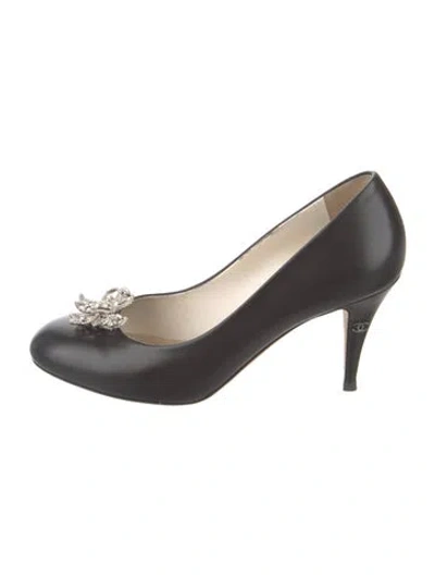Pre-owned Chanel 2016 Interlocking Cc Logo Pumps In Black