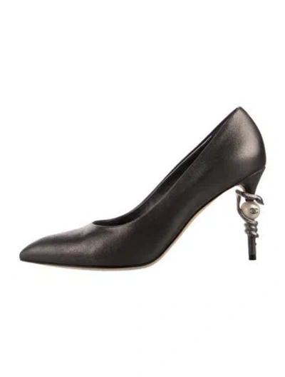 Pre-owned Chanel 2016 Interlocking Cc Logo Pumps In Black