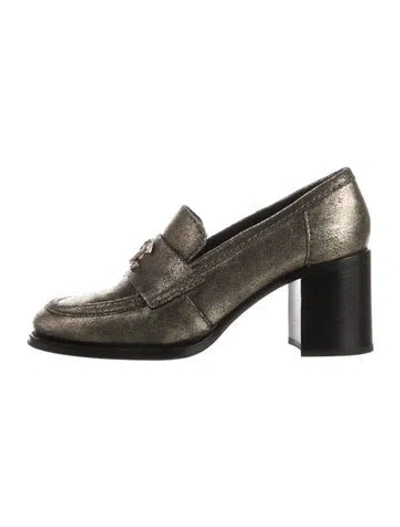 Pre-owned Chanel 2016 Interlocking Cc Logo Pumps In Gold/metallic
