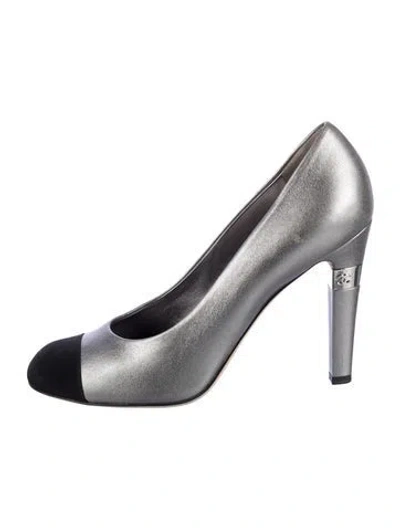 Pre-owned Chanel 2016 Interlocking Cc Logo Pumps In Gray