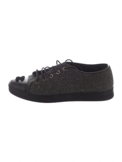 Pre-owned Chanel 2016 Interlocking Cc Logo Sneakers In Grey