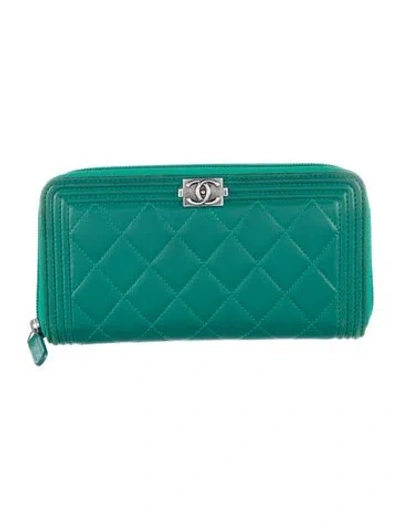 Pre-owned Chanel 2016-2017 Boy Zip Around Continental Wallet In Green