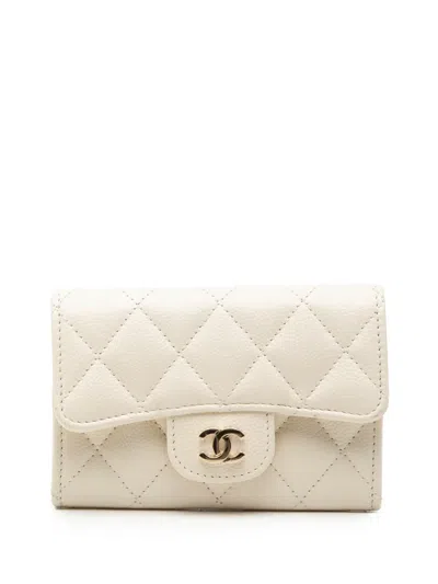 Pre-owned Chanel 2016-2017 Cc Quilted Caviar Flap Card Holder In White