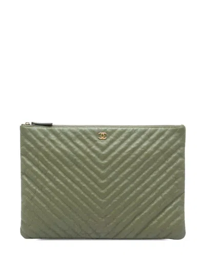 Pre-owned Chanel 2016-2017 Large Cc Chevron Calfskin O Case Clutch Bag In Green