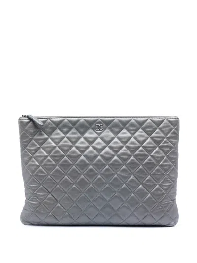 Pre-owned Chanel 2016-2017 Large Quilted Metallic Lambskin O Case Clutch Bag In Silver