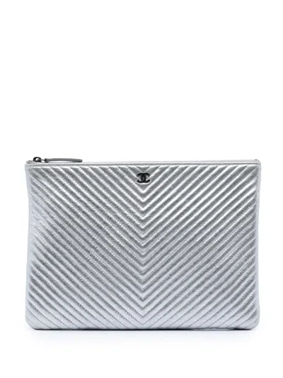Pre-owned Chanel 2016-2017 Medium Chevron Metallic Calfskin O Case Clutch Bag In Silver