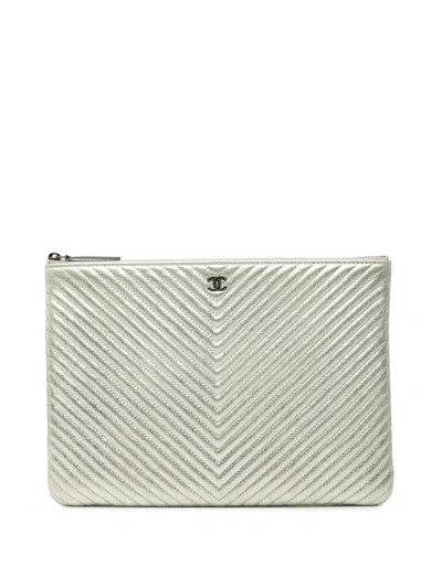Pre-owned Chanel 2016-2017 Medium Chevron Metallic Calfskin O Case Clutch Bag In Silver