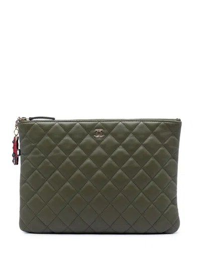 Pre-owned Chanel 2016-2017 Medium Quilted Lambskin O Case Clutch Bag In Green