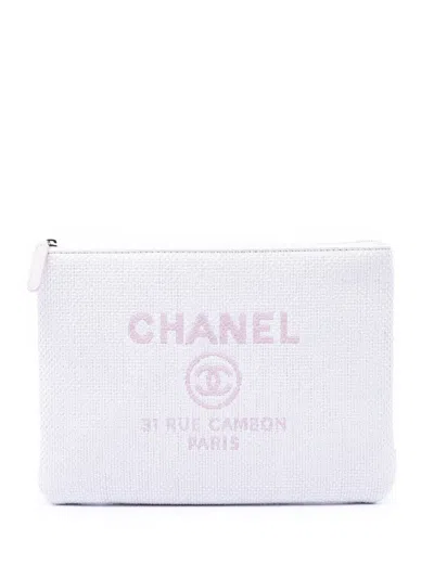 Pre-owned Chanel 2016-2017 Medium Raffia Deauville O Case Clutch Bag In White