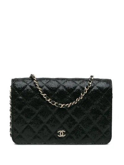 Pre-owned Chanel 2017-2018 Quilted Crackled Patent Calfskin Pearl Wallet On Chain Crossbody Bag In 黑色