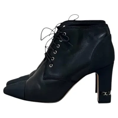Pre-owned Chanel 2017 Black Leather Chain Ankle Boots Eu 41 With Gold Detailing