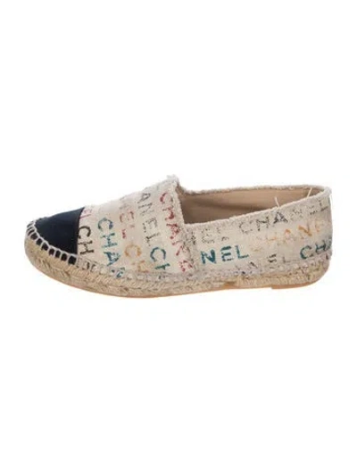 Pre-owned Chanel 2017 Canvas Espadrilles In Neutral
