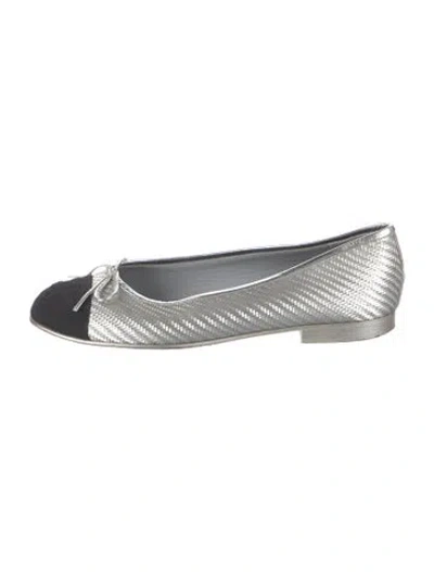 Pre-owned Chanel 2017 Interlocking Cc Logo Ballet Flats In Silver