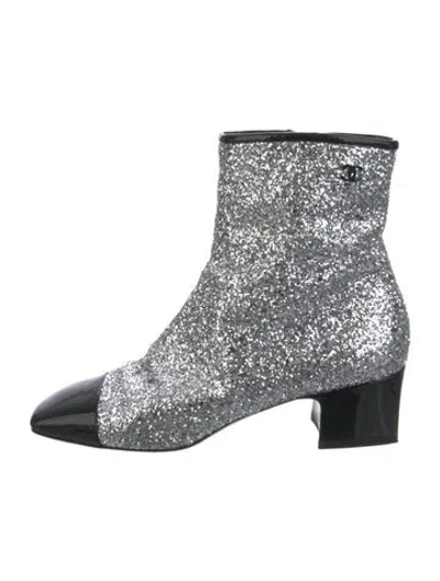 Pre-owned Chanel 2017 Interlocking Cc Logo Boots In Metallic/silver