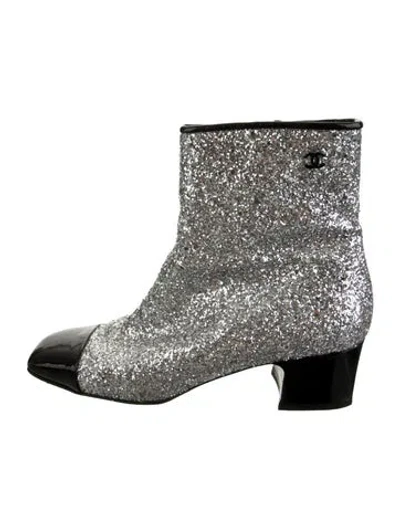Pre-owned Chanel 2017 Interlocking Cc Logo Boots In Silver