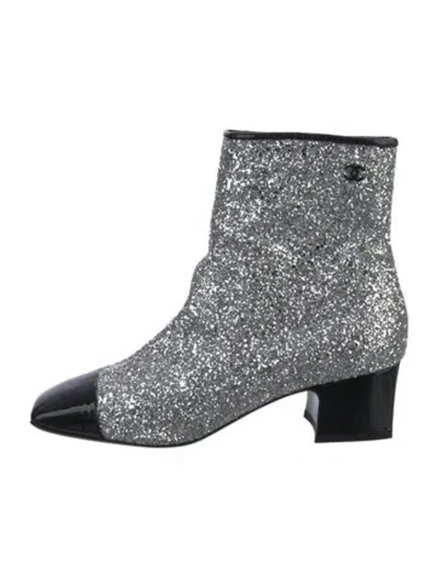 Pre-owned Chanel 2017 Interlocking Cc Logo Boots In Silver