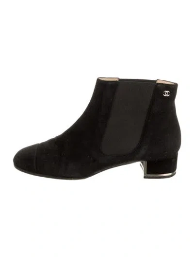 Pre-owned Chanel 2017 Interlocking Cc Logo Chelsea Boots In Black