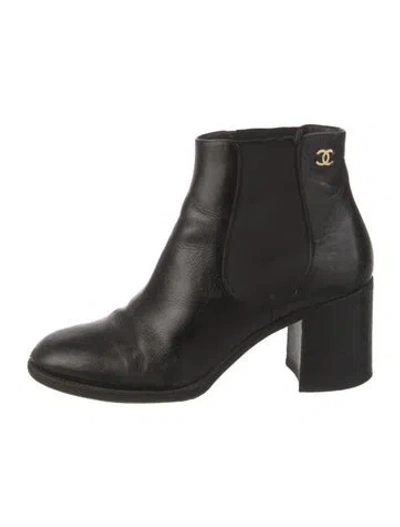 Pre-owned Chanel 2017 Interlocking Cc Logo Chelsea Boots In Black