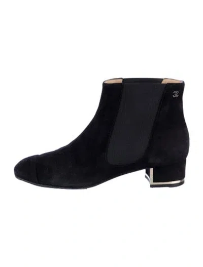 Pre-owned Chanel 2017 Interlocking Cc Logo Chelsea Boots In Black
