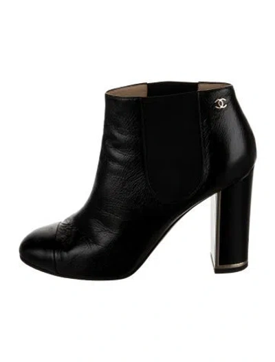 Pre-owned Chanel 2017 Interlocking Cc Logo Chelsea Boots In Black
