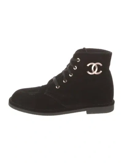 Pre-owned Chanel 2017 Interlocking Cc Logo Combat Boots In Black