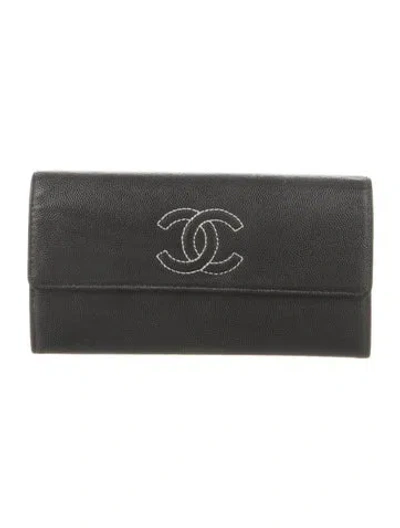 Pre-owned Chanel 2017 Interlocking Cc Logo Compact Wallet In Black
