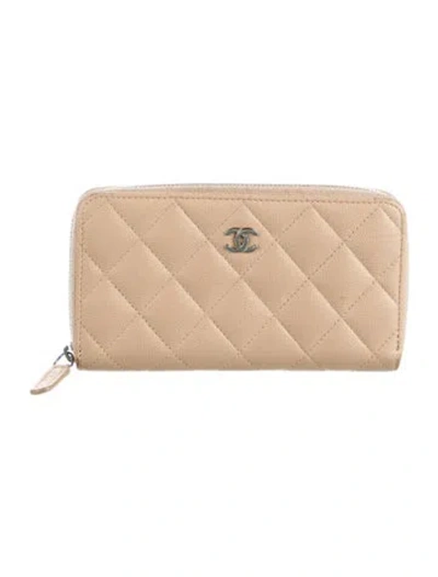 Pre-owned Chanel 2017 Interlocking Cc Logo Continental Wallet In Neutral