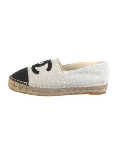 Pre-owned Chanel 2017 Interlocking Cc Logo Espadrilles In Black/white