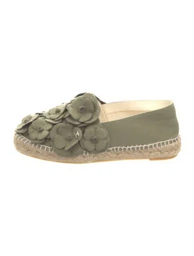 Pre-owned Chanel 2017 Interlocking Cc Logo Espadrilles In Green