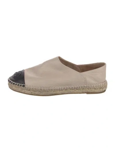 Pre-owned Chanel 2017 Interlocking Cc Logo Espadrilles In Neutrals