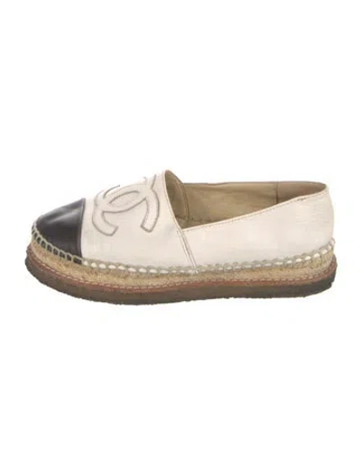 Pre-owned Chanel 2017 Interlocking Cc Logo Espadrilles In White