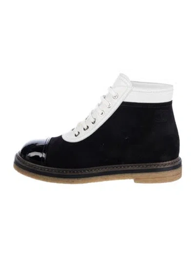 Pre-owned Chanel 2017 Interlocking Cc Logo Lace-up Boots In Black