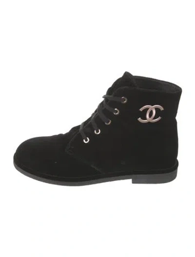 Pre-owned Chanel 2017 Interlocking Cc Logo Lace-up Boots In Black