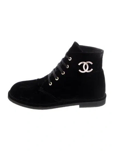 Pre-owned Chanel 2017 Interlocking Cc Logo Lace-up Boots In Black
